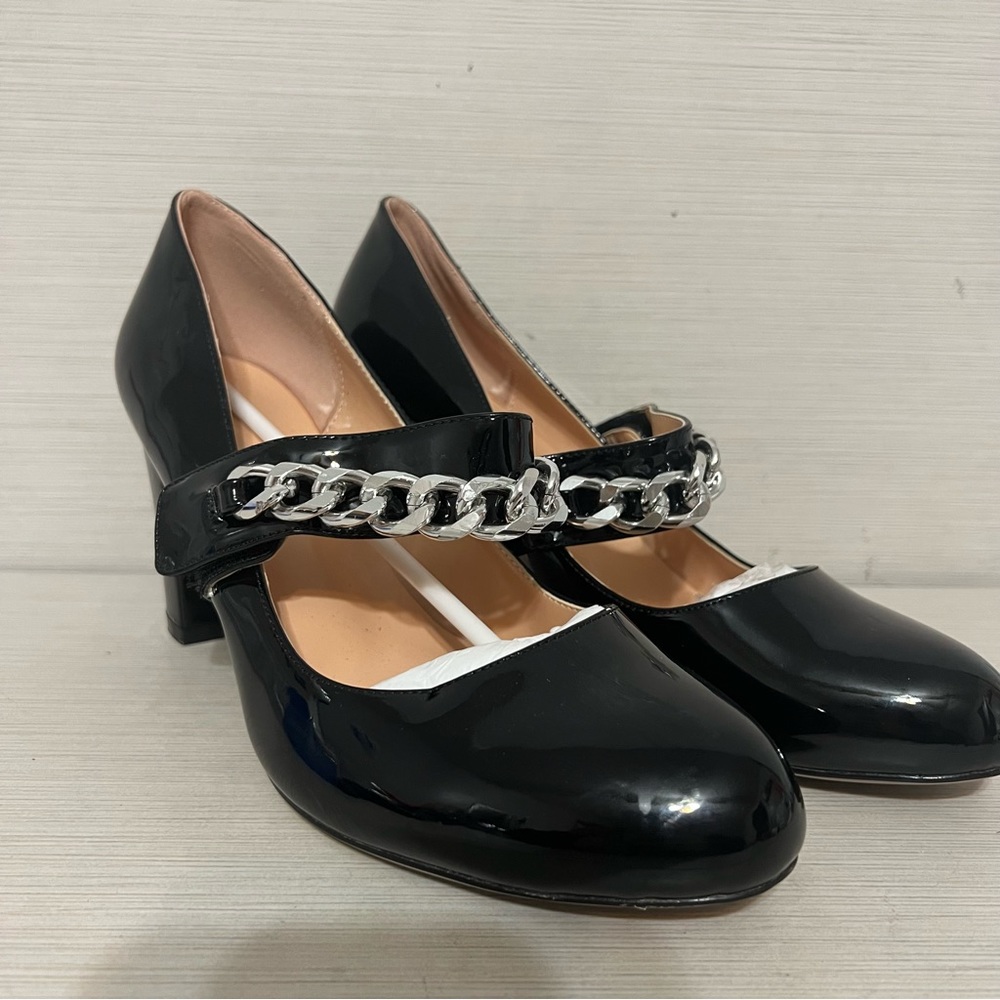 Unbranded black heels with sliver chain detail